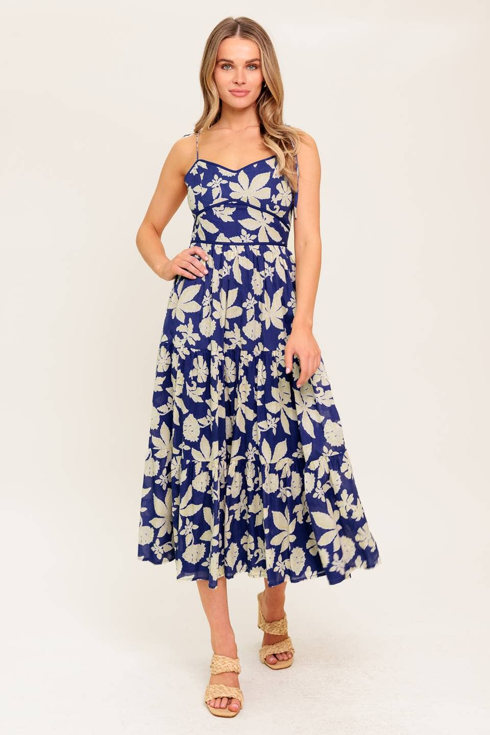 green emerald velvet dress Backless Tiered Puff Sleeve Midi Dress – Charming Charlie main image 0
