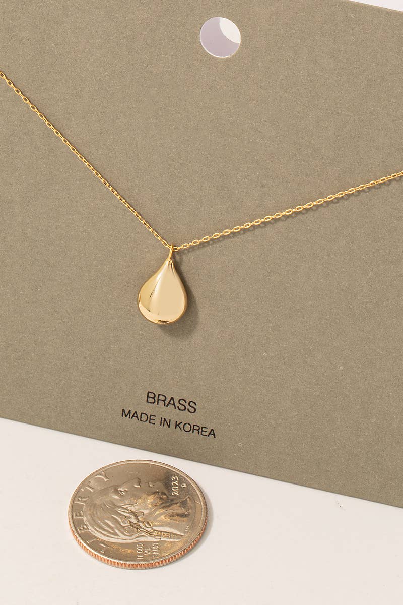 Fame Metallic Tear Pendant Dainty Chain Necklace