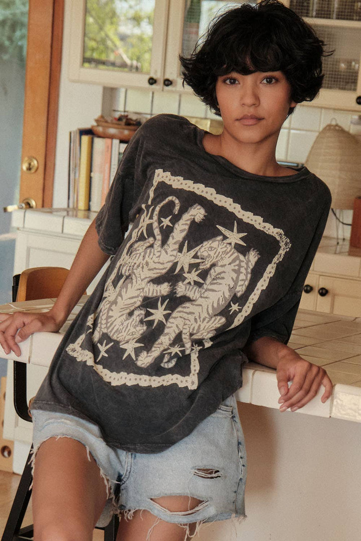 Promesa USA - Tigers and Stars Vintage-Wash Oversized Graphic Tee in Charcoal