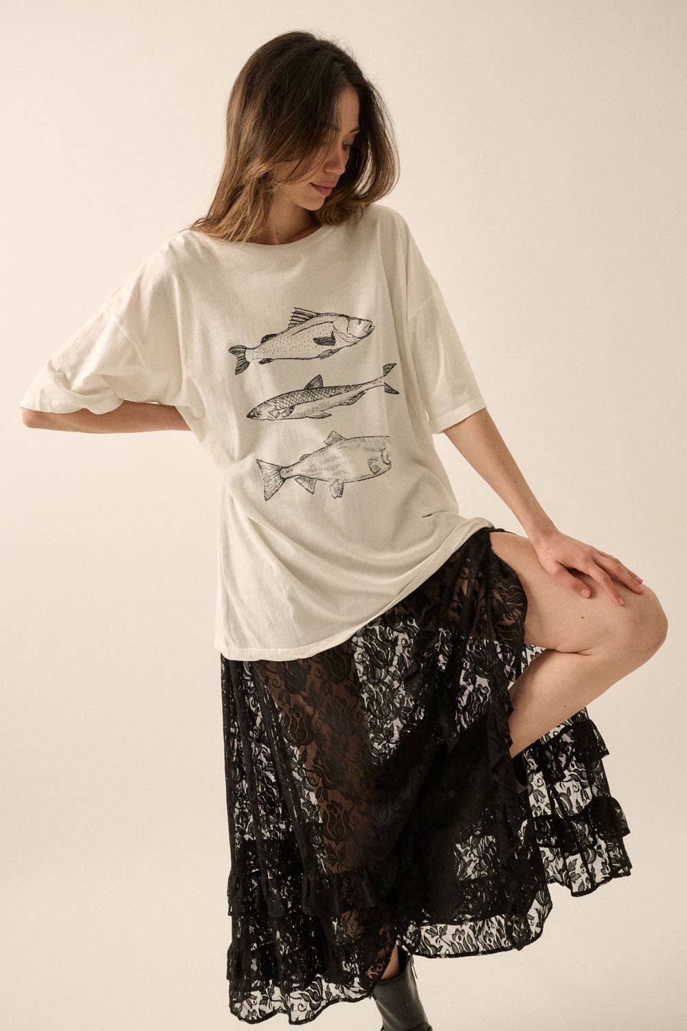 Promesa USA - Three Fishes Garment-Washed Oversize Graphic Tee in Ivory 4