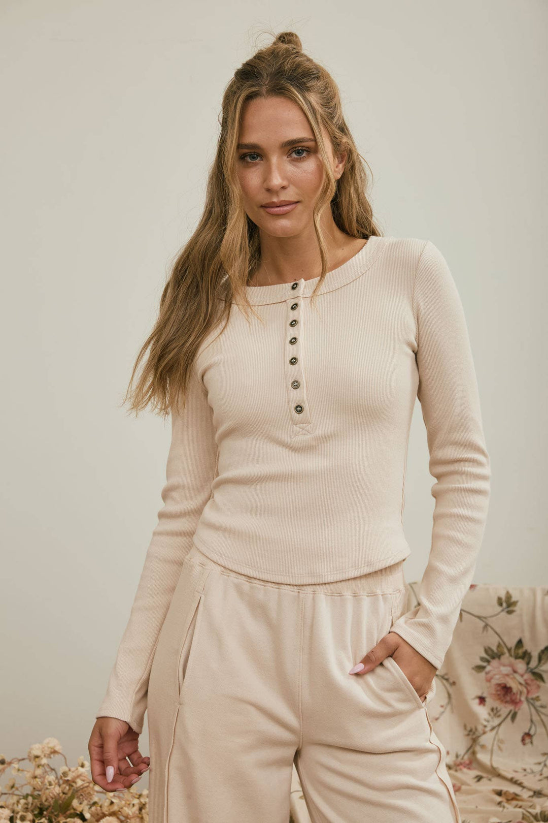 Blu Pepper - Fitted Long Sleeve Ribbed Henley Knit Top in Light Khaki