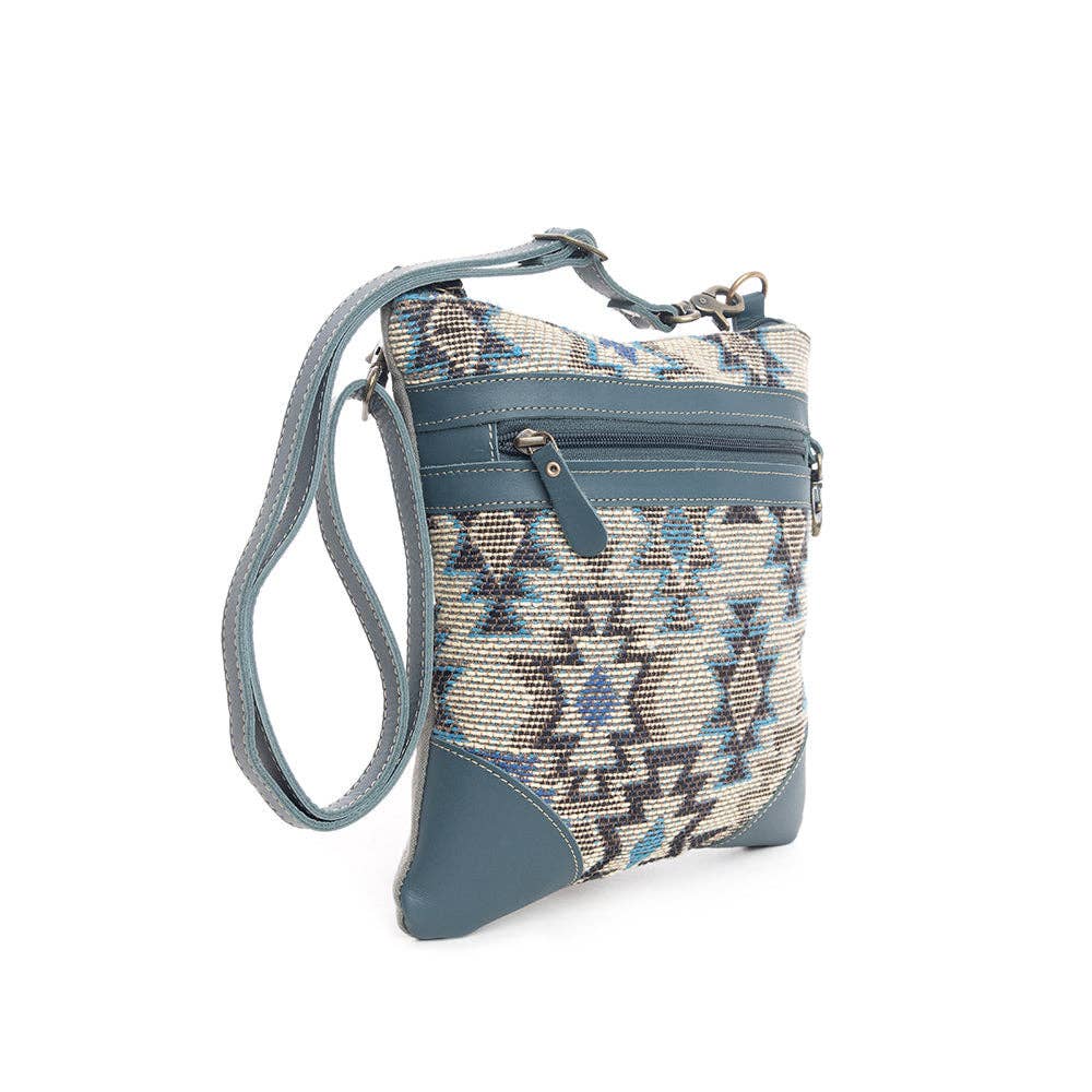 Myra Zephyr Mesa small crossbody bag - Close-Up of Leather and Canvas Detail
