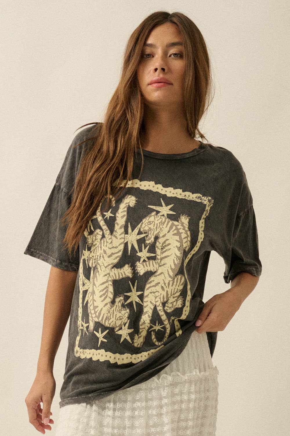 Promesa USA - Tigers and Stars Vintage-Wash Oversized Graphic Tee in Charcoal 2