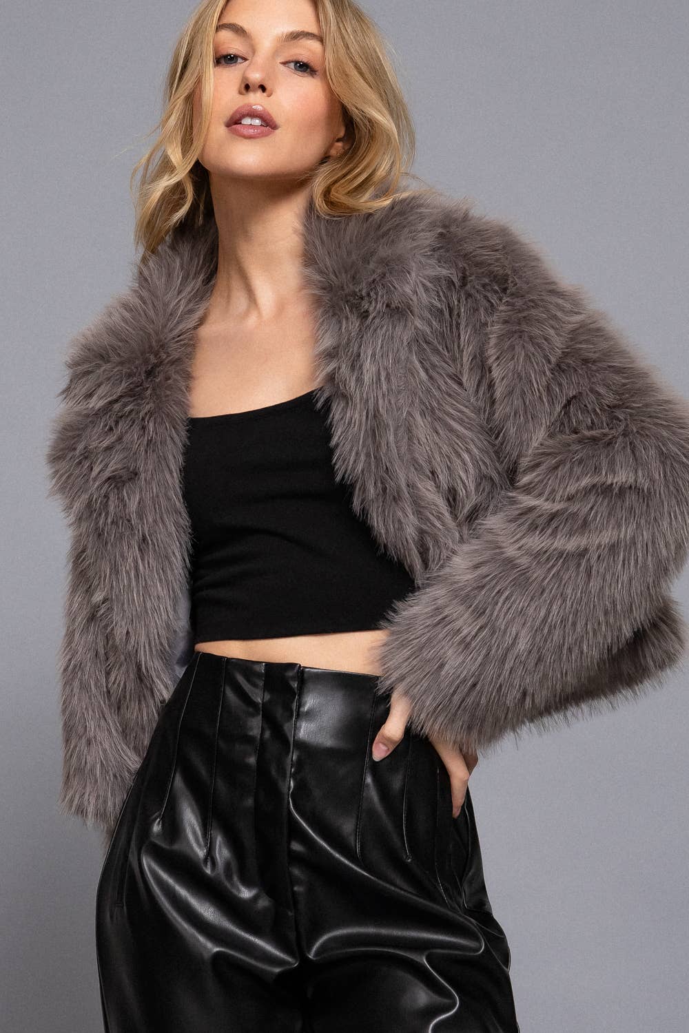 Active Basic - Long Sleeve Notched Collar Faux Fur Cropped Jacket in Grey 4